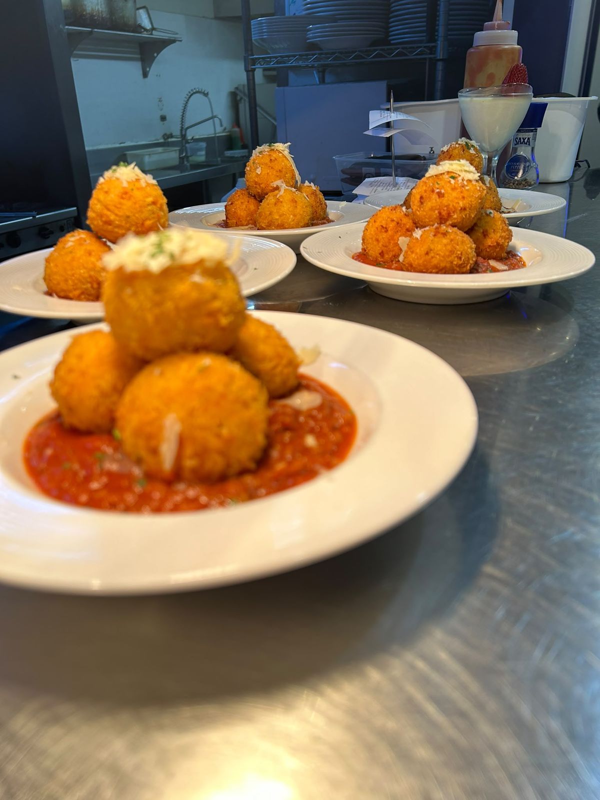 Arancini in Napolitana